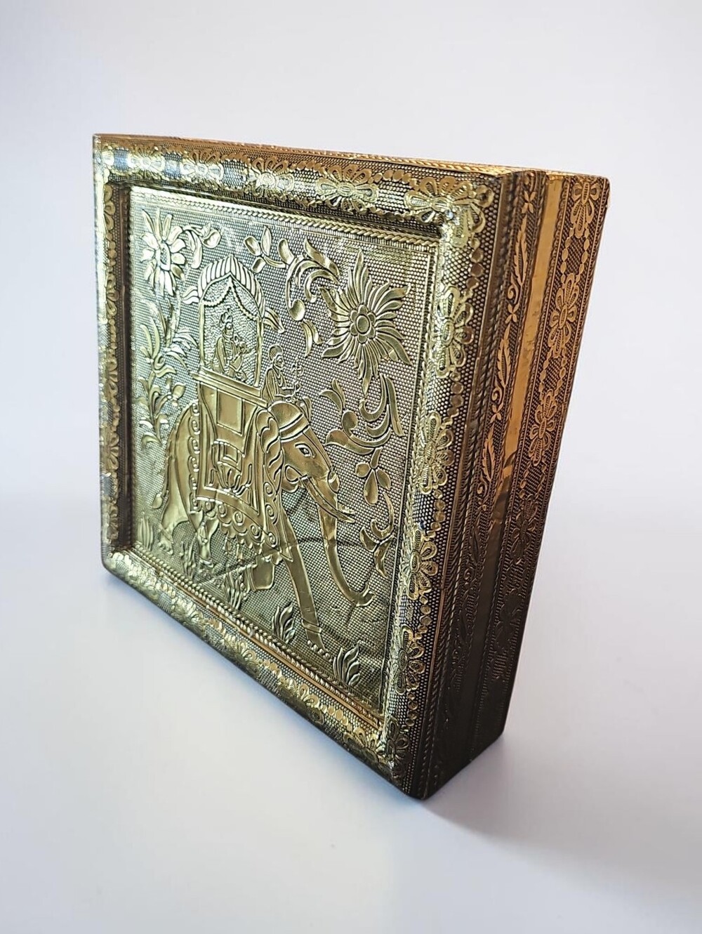 Saasified BOUTIQUE NWT Gold Embossed Elephant  Accessory Box - Women Accessories